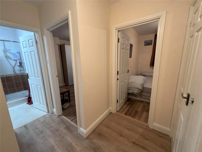 2 Bedroom Flat For Sale In Clifton Road, Gravesend, Kent, DA11