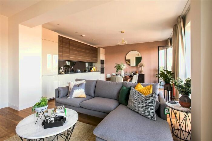 3 Bedroom Flat To Rent In Copperworks Wharf, London, E15