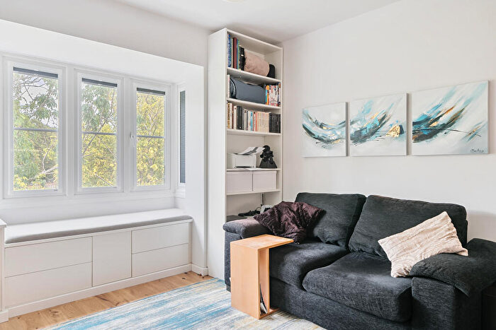 1 Bedroom Flat To Rent In Kingsworthy Close, Kingston Upon Thames, KT1