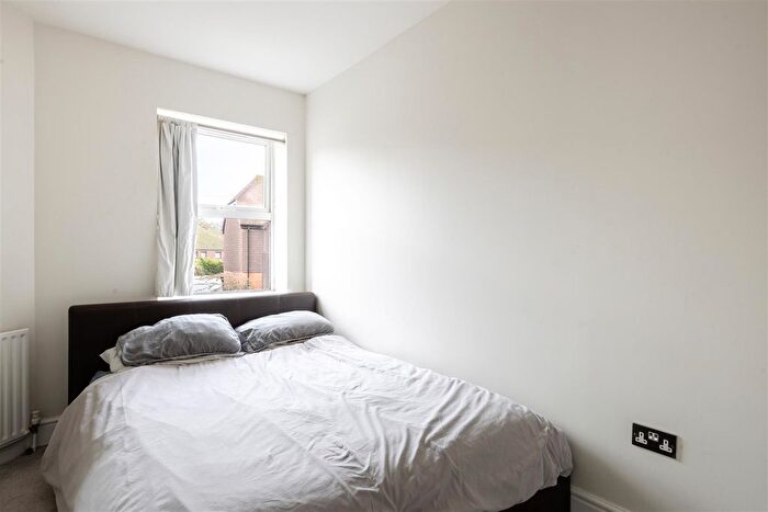 1 Bedroom Flat For Sale In Croydon Road, Reigate, RH2