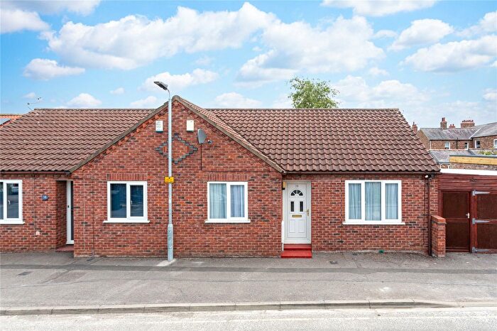 2 Bedroom Bungalow For Sale In Laburnum Garth, York, North Yorkshire, YO31