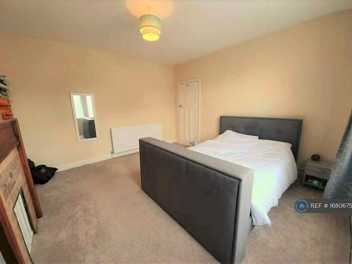2 Bedroom Flat To Rent In Moore Street, Gateshead, NE8