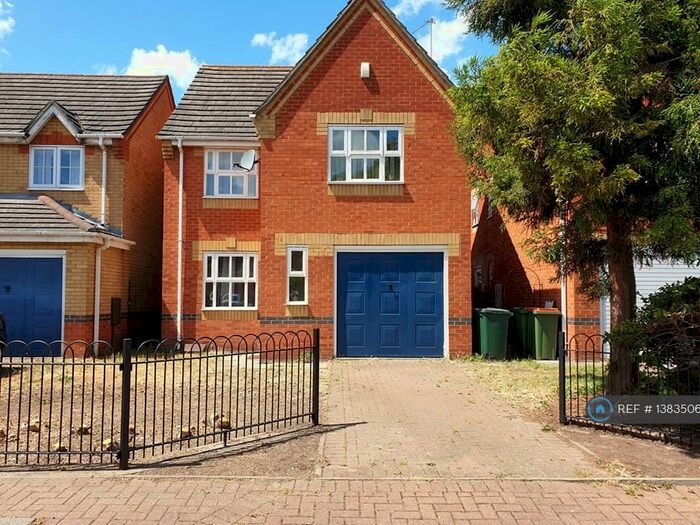 3 Bedroom Detached House To Rent In Trader Road, London, E6