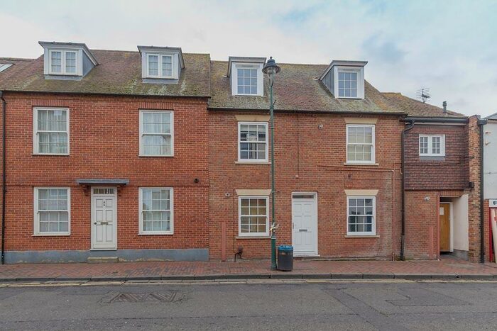 1 Bedroom Apartment To Rent In Fairview Road, Sittingbourne, ME10