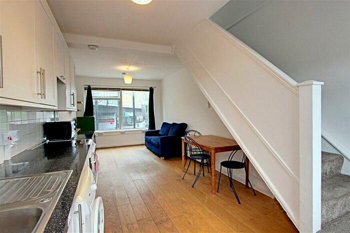 1 Bedroom Flat To Rent In High Road, North Finchley, Finchley, N12