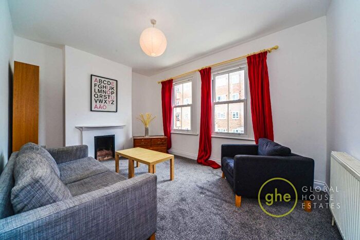 1 Bedroom Flat To Rent In Thorparch Road, Vauxhall, London, SW8