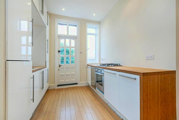 2 Bedroom Flat To Rent In Sheengate Mansions, East Sheen, SW14