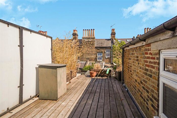 Studio To Rent In Harrow Road, Maida Vale, London, W10