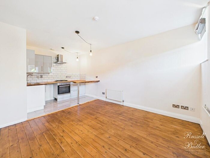 1 Bedroom Flat For Sale In Markhams Court, Market Square, Buckingham, MK18