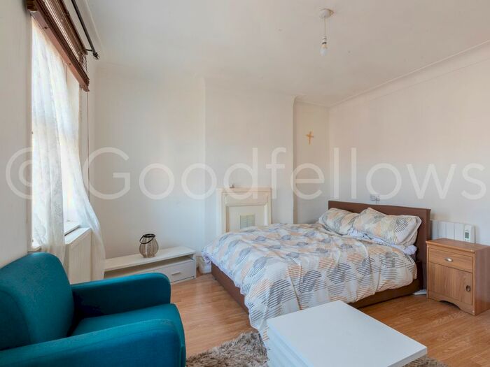 1 Bedroom Flat To Rent In Denmark Road, London, SE25
