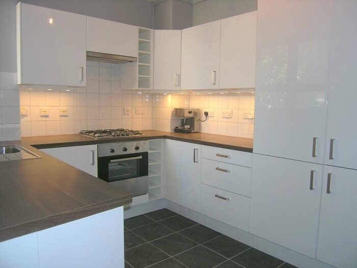 3 Bedroom Flat To Rent In Brandon Street, London, SE17