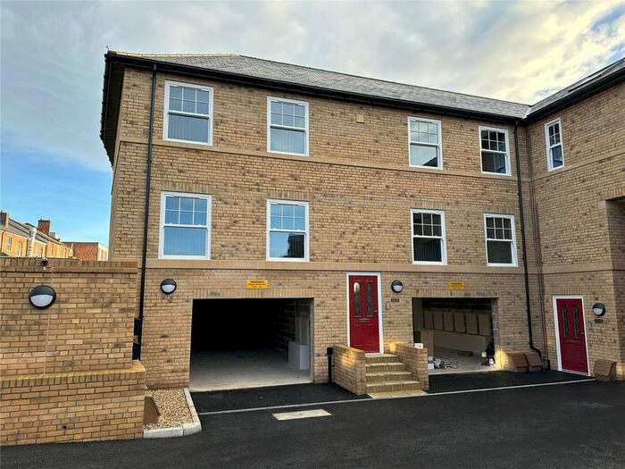 2 Bedroom Flat To Rent In Wood Street, Taunton, TA1