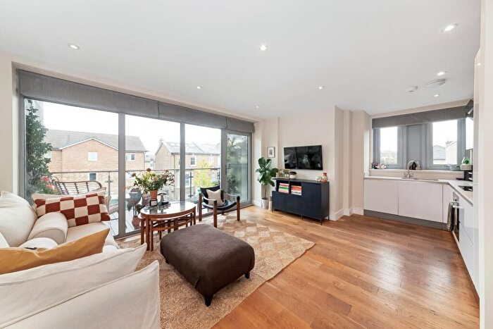 2 Bedroom Flat For Sale In Crystal Palace Road, East Dulwich, London, SE22