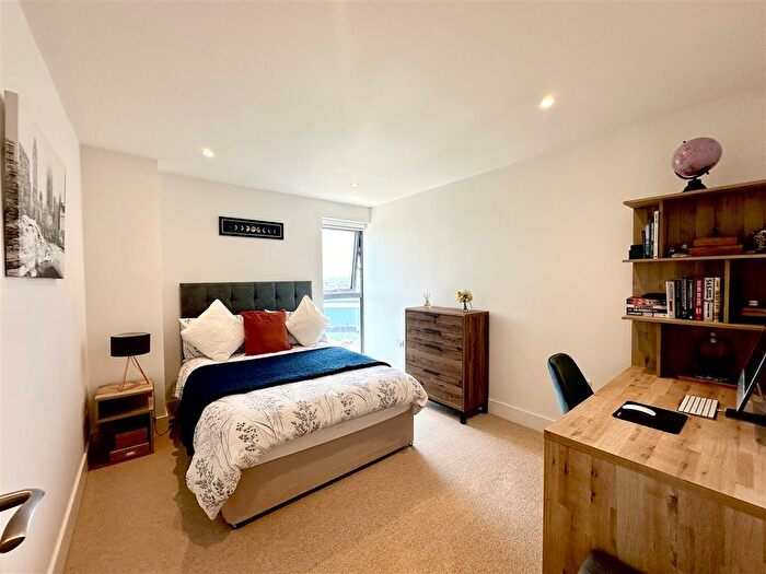 2 Bedroom Flat For Sale In Discovery Road, Plymouth, PL1