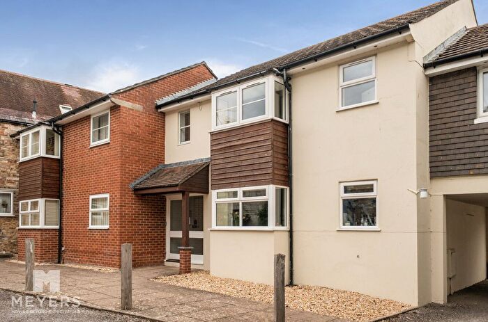 2 Bedroom Flat For Sale In Colliton Street, Dorchester, DT1