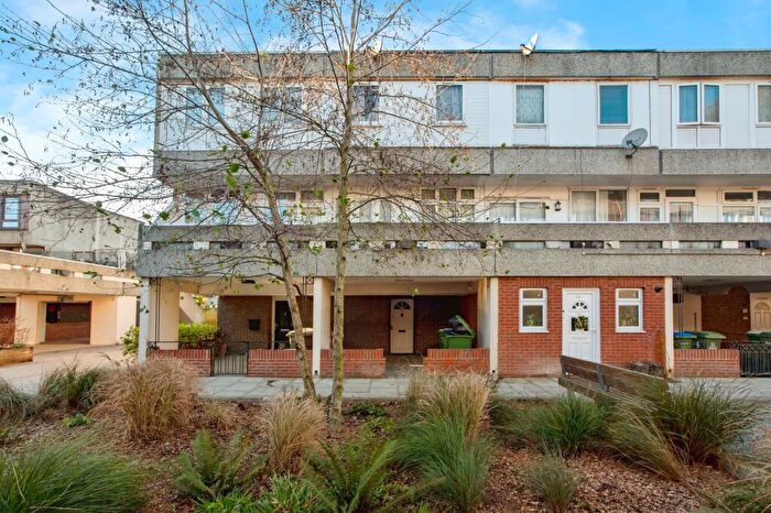 4 Bedroom Terraced House For Sale In Mangold Way, Erith, DA18