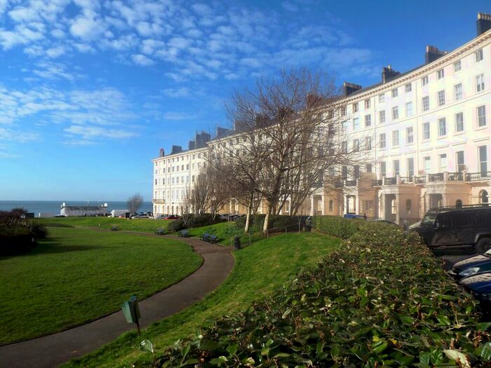 Flat To Rent In Adelaide Crescent, Hove, BN3