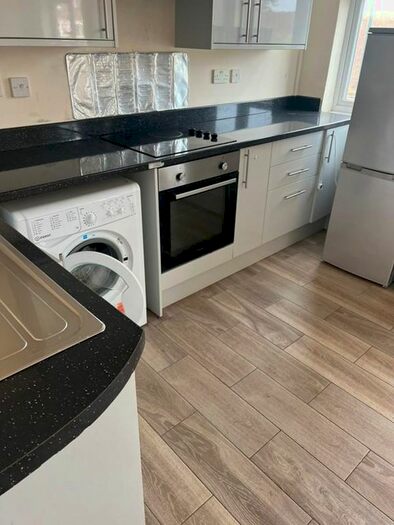 2 Bedroom Flat To Rent In High Street, Whitton, Twickenham, TW2