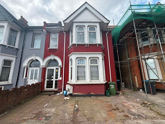 3 Bedroom Flat To Rent In Ealing Road, Wembley, HA0