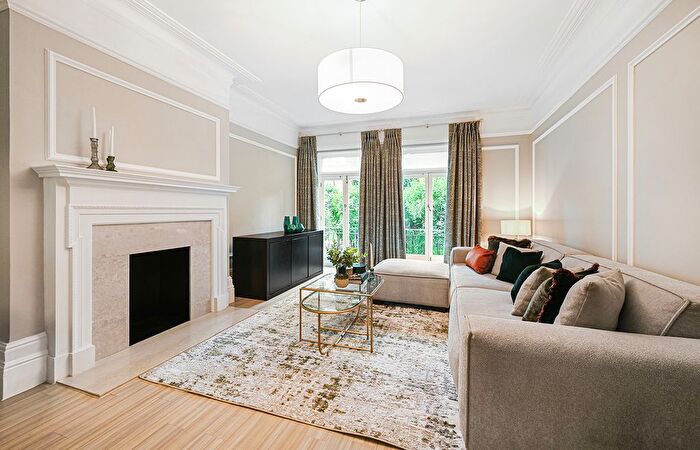 2 Bedroom Flat To Rent In St Georges Court, Gloucester Road, London, SW7