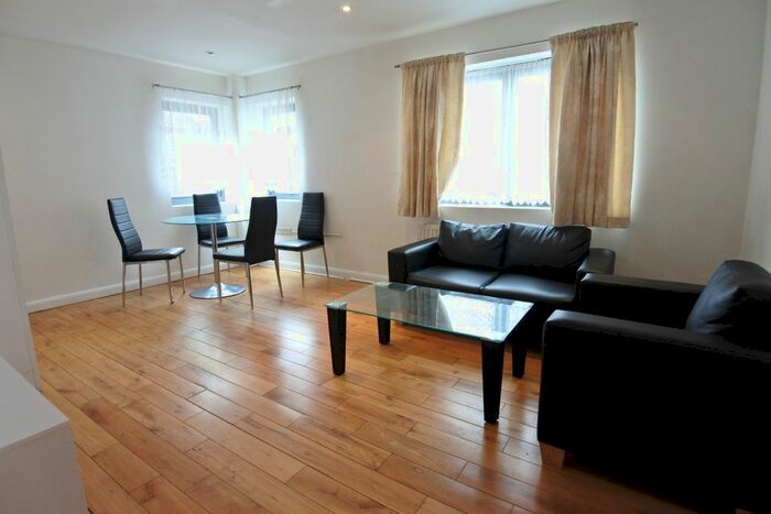 2 Bedroom Flat To Rent In Browadway, Ealing, W13