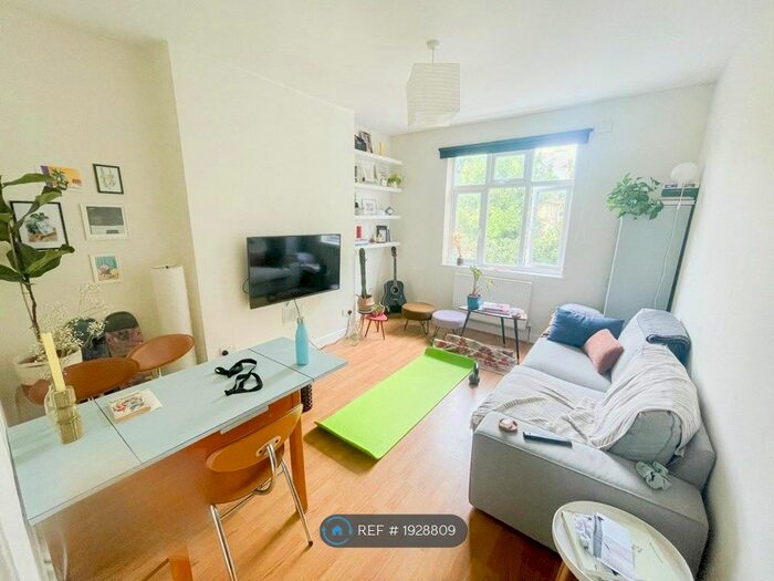 2 Bedroom Flat To Rent In Downs Park Road, London, E8