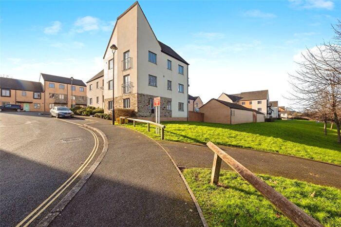 2 Bedroom Flat For Sale In Orleigh Cross, Newton Abbot, Devon, TQ12
