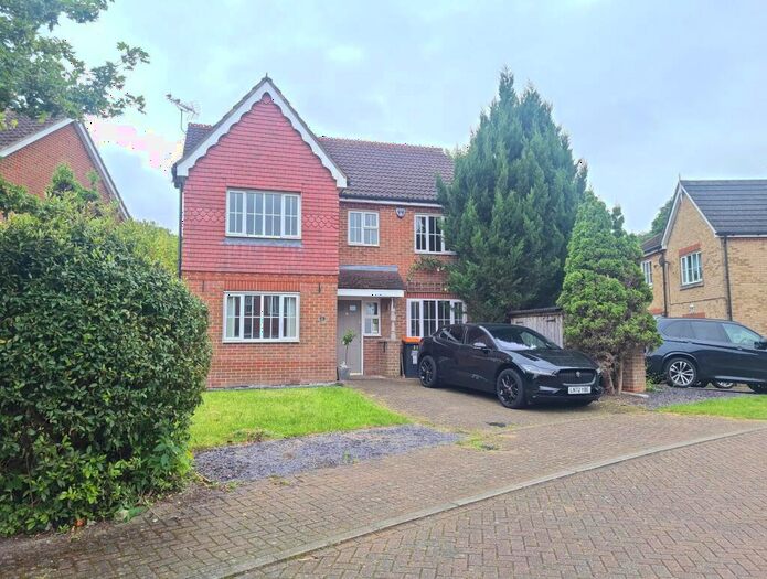 5 Bedroom Detached House To Rent In Portland Ride, Dunstable, LU5