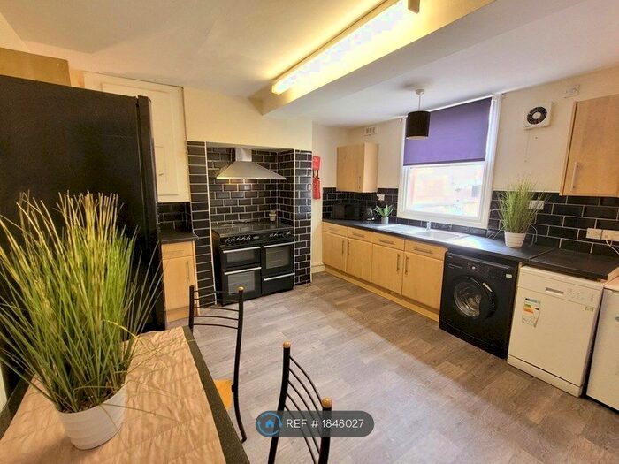 7 Bedroom Terraced House To Rent In Hanover Square, Sheffield, S3