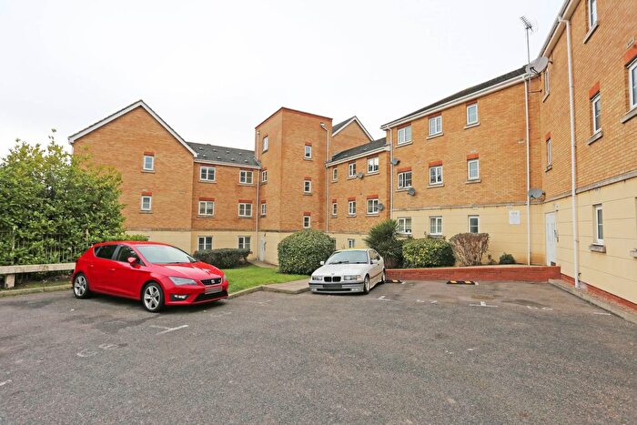 2 Bedroom Flat To Rent In Windermere Avenue, Purfleet On Thames, RM19