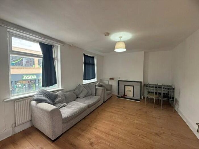 3 Bedroom Apartment To Rent In High Street, Wealdstone, Harrow, Middlesex, HA3