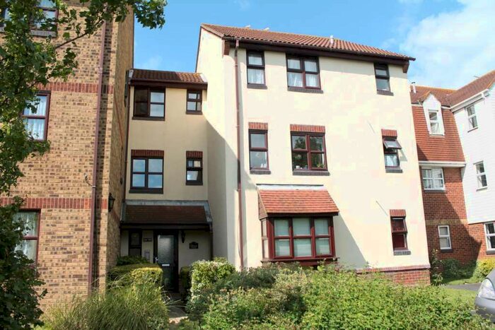 1 Bedroom Flat To Rent In Frobisher Way, Southend On Sea, Essex, SS3