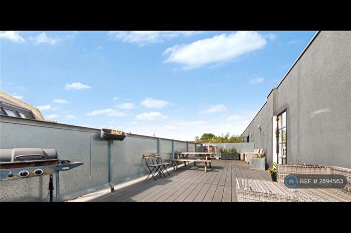 2 Bedroom Flat To Rent In Station Rise, London, SE27