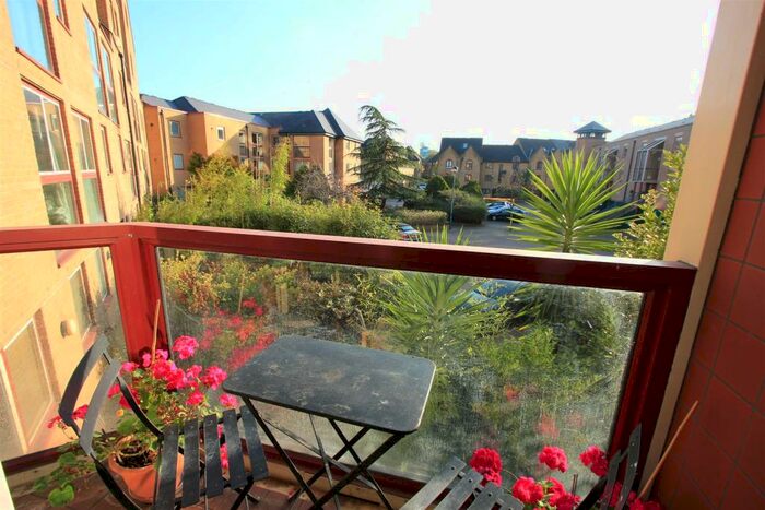 1 Bedroom Apartment To Rent In Tradewinds Court, Asher Way, Wapping, E1W