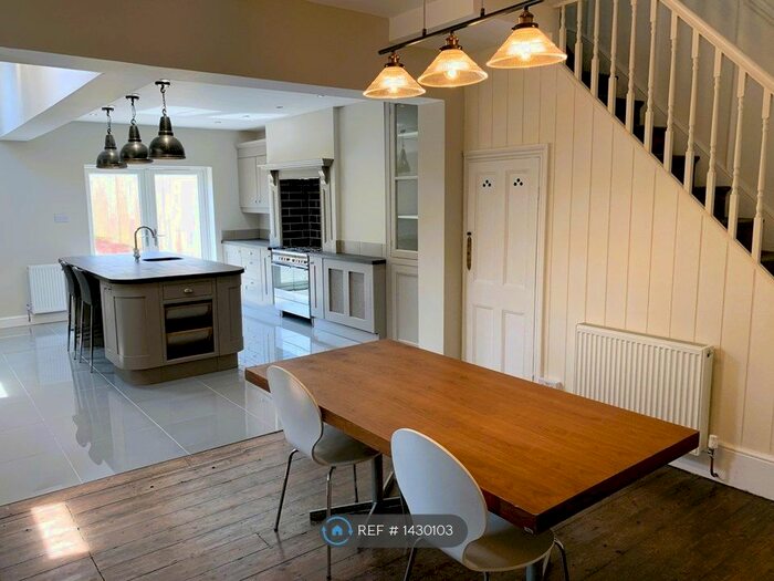 4 Bedroom Semi-Detached House To Rent In The Ridge, Hastings, TN34