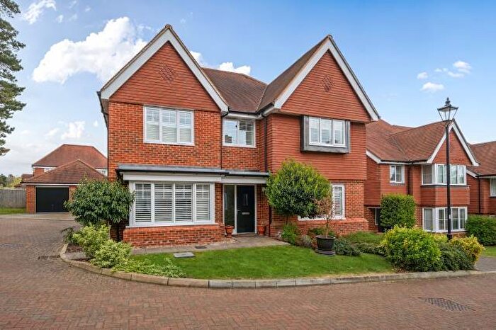 5 Bedroom Detached House For Sale In Admiral Drive, Frimley, Camberley, GU16
