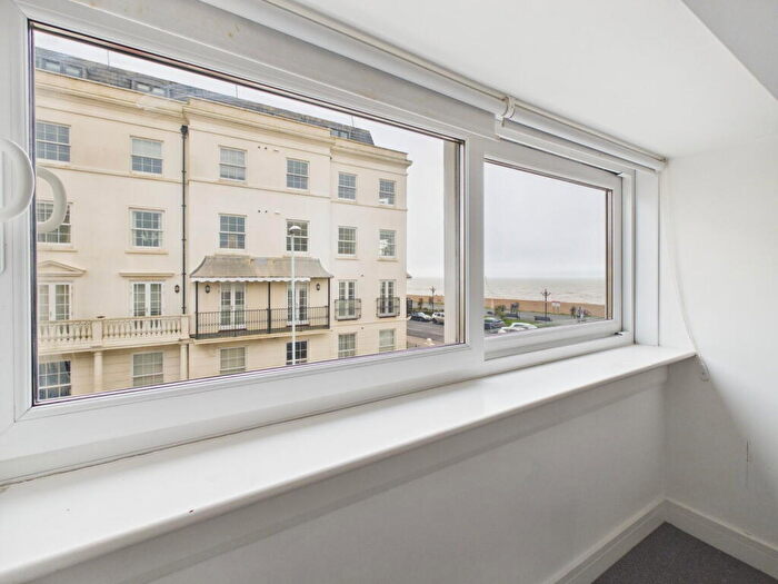 3 Bedroom Flat For Sale In West Buildings, Worthing, BN11