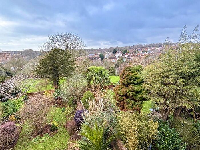 2 Bedroom Flat For Sale In Wykeham Road, Hastings, TN34