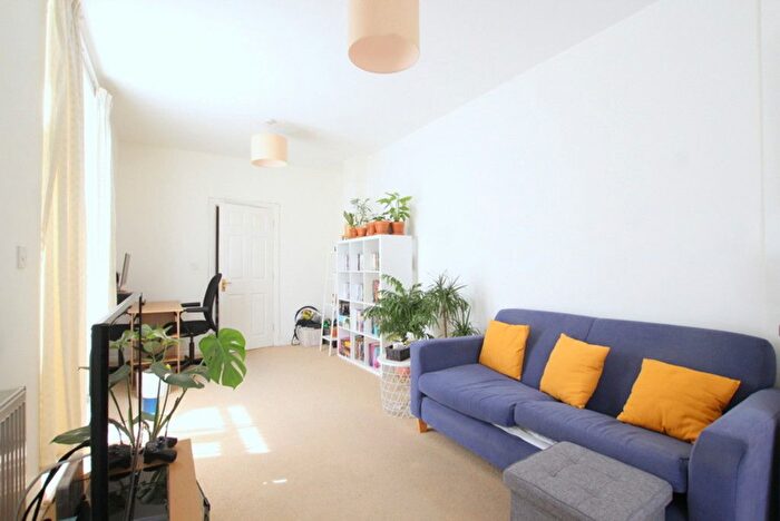 2 Bedroom Flat To Rent In Haldon Road, London, SW18