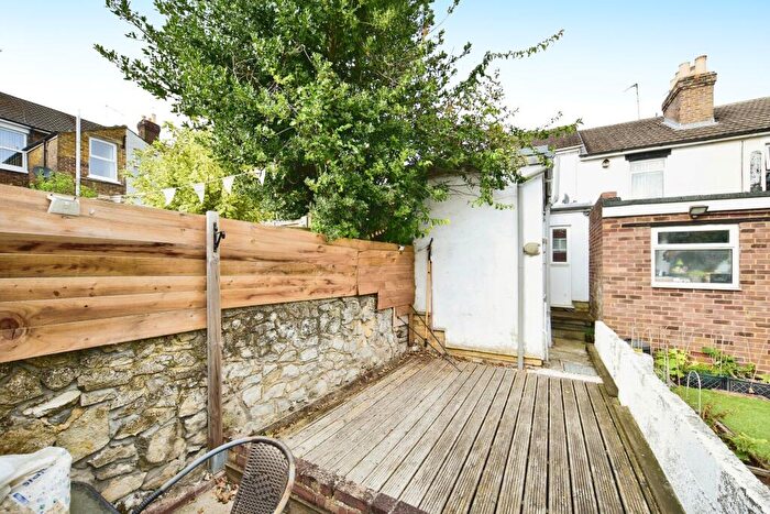 2 Bedroom End Of Terrace House For Sale In Dover Street, Maidstone, Kent, ME16