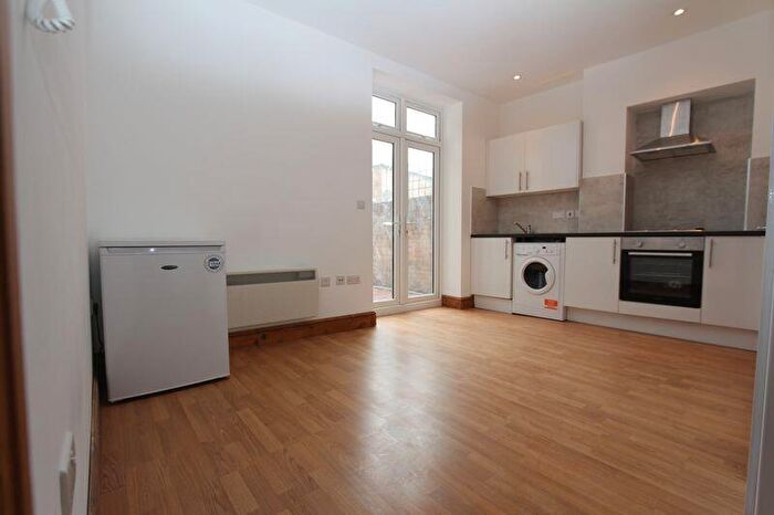 Studio To Rent In High Road, Wood Green, N22