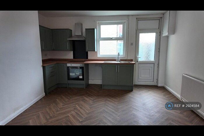 2 Bedroom Terraced House To Rent In Grays Road, Barnsley, S71