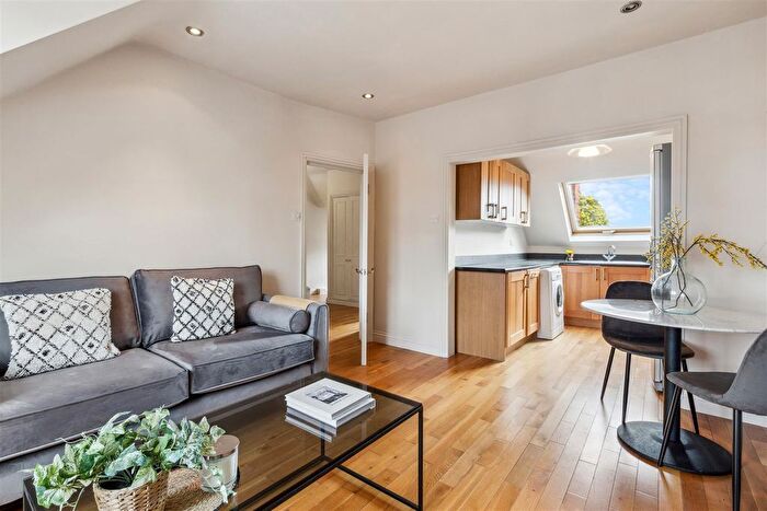 1 Bedroom Flat To Rent In Sutton Court Road, London, W4