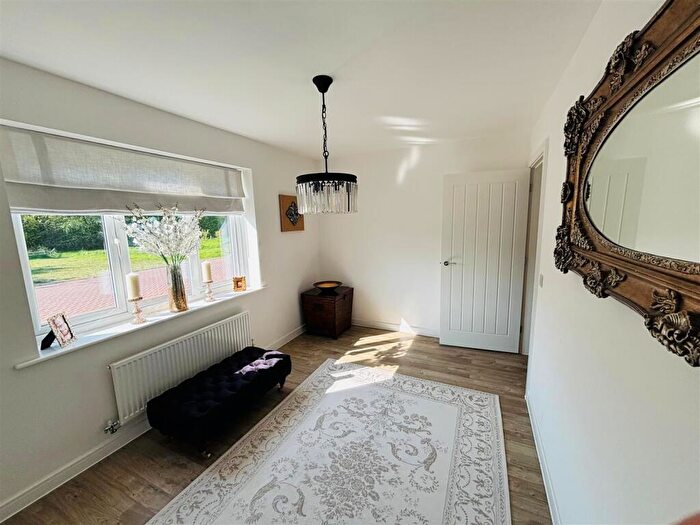 4 Bedroom Detached House For Sale In Telford Drive, Melksham, SN12