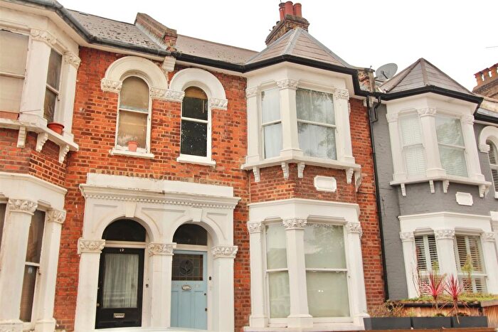 2 Bedroom Flat To Rent In Listria Park, Stoke Newington, N16