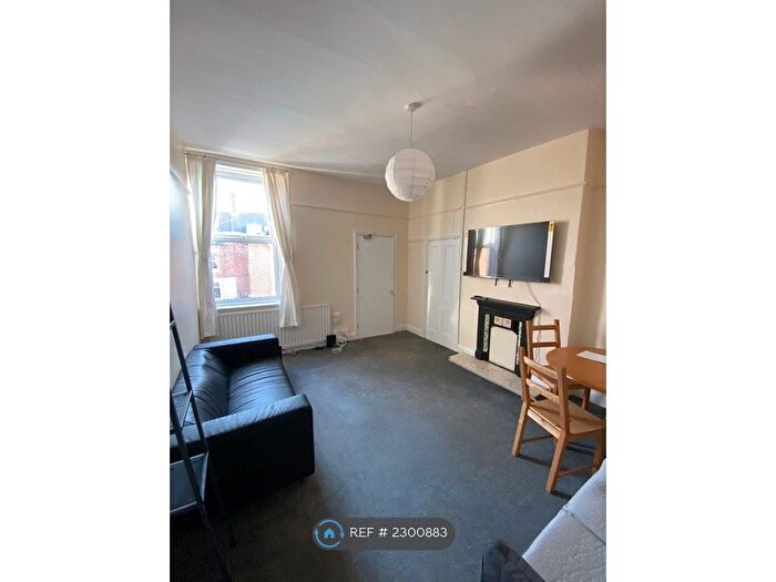 3 Bedroom Flat To Rent In Jesmond, Newcastle Upon Tyne, NE2