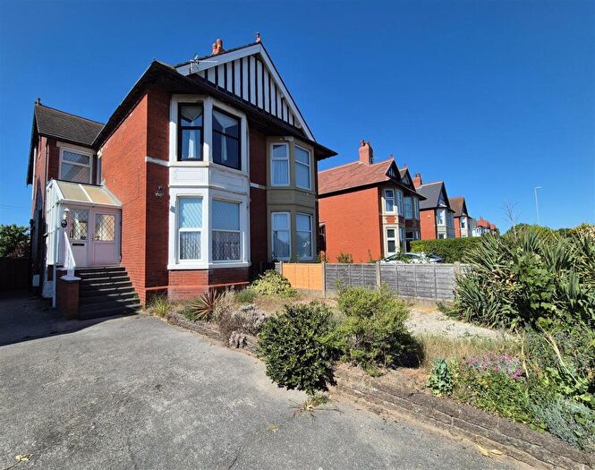 2 Bedroom Flat For Sale In St. Leonards Road West, Lytham St. Annes, FY8