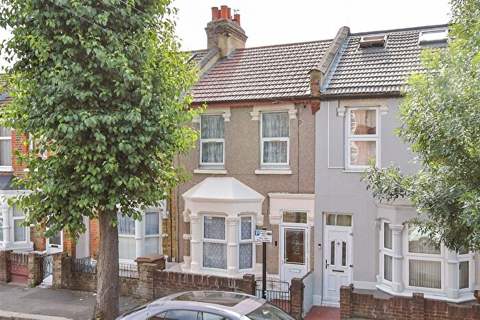 3 Bedroom Terraced House For Sale In Skeltons Lane, Leyton, E10
