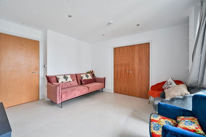 3 Bedroom Flat To Rent In Erebus Drive, Thamesmead, London, SE28