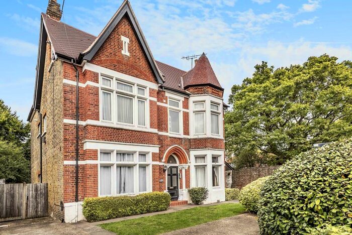 3 Bedroom Flat To Rent In Grange Road, London, W5